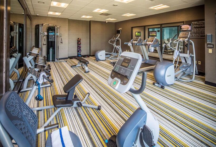 هتل Hilton Garden Inn Pittsburgh Airport