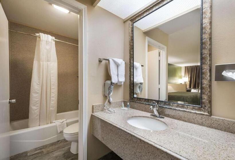 בית מלון כפרי Quality Inn & Suites Garland   East Dallas