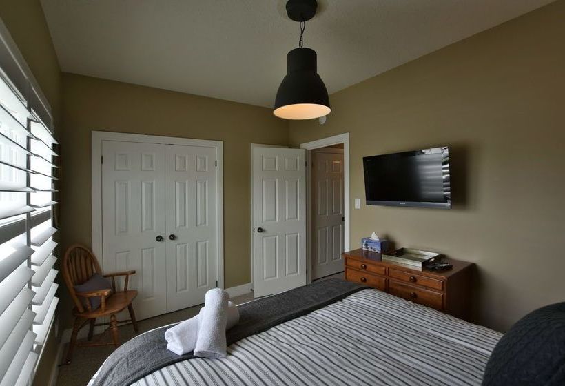 Отель The Lodges At Blue Mountain - Historic Snowbridge Condos