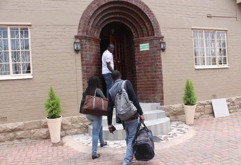 پانسیون Miraton Guest Lodge