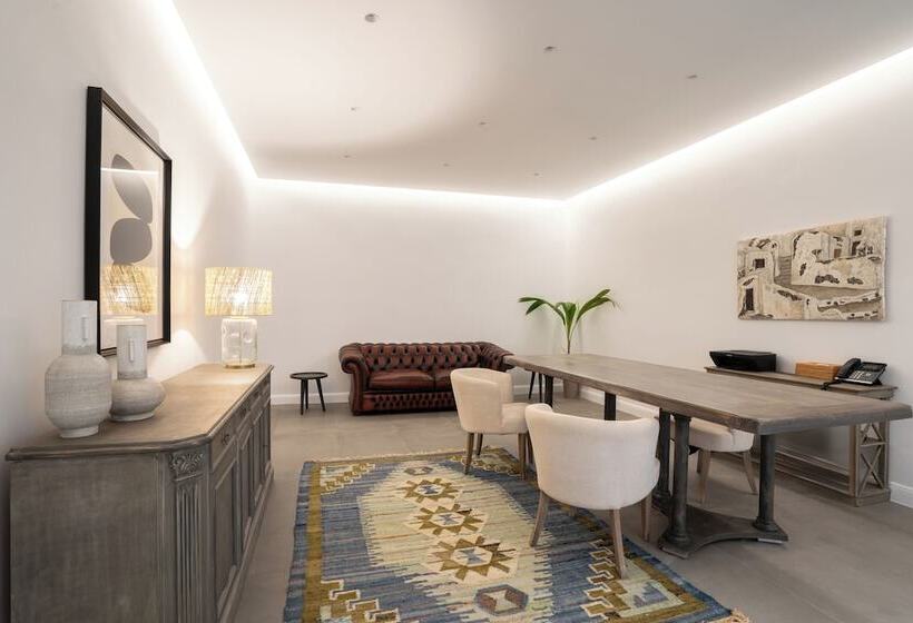 هتل Néro Luxury Suites