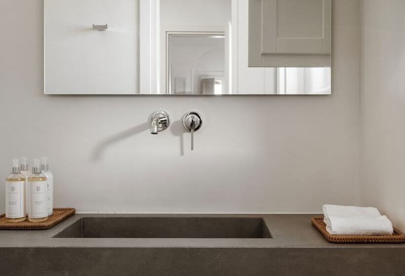 هتل Néro Luxury Suites
