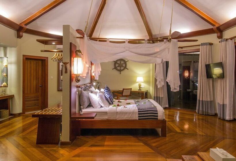 هتل Pristine Mermaid Resort