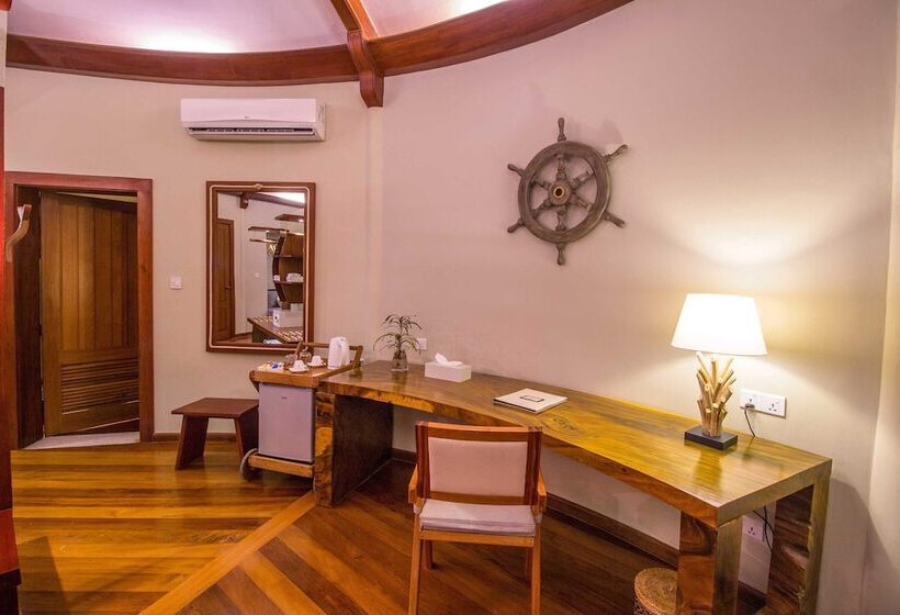هتل Pristine Mermaid Resort