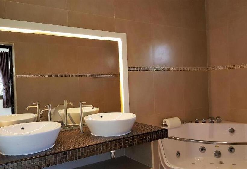 Hideland Luxury Pool Villa Pattaya Walking Street 5 Bedrooms