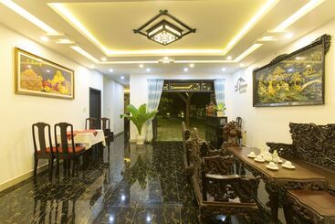 هتل Hoi An Hideaway Villa