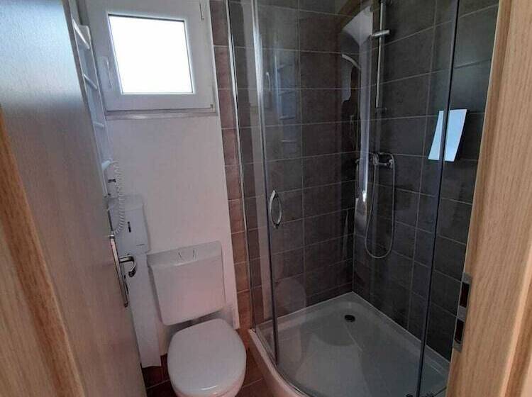 هتل Mobile Homes Camp Galeb