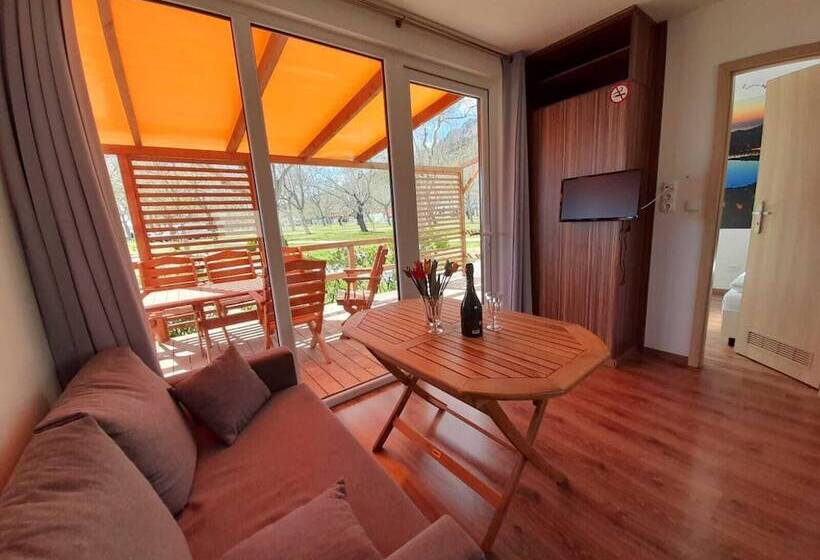 هتل Mobile Homes Camp Galeb