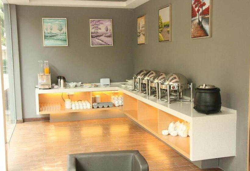 هتل Lumut Suites