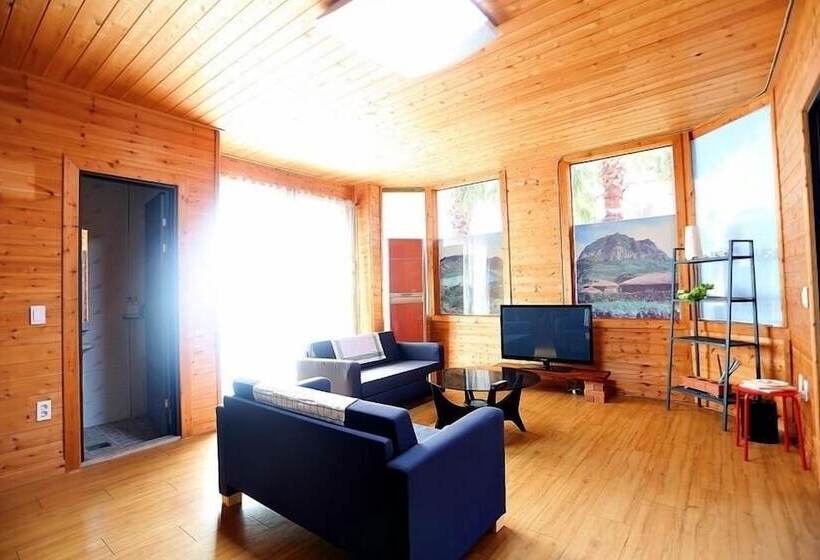 Luna In Jeju Pension
