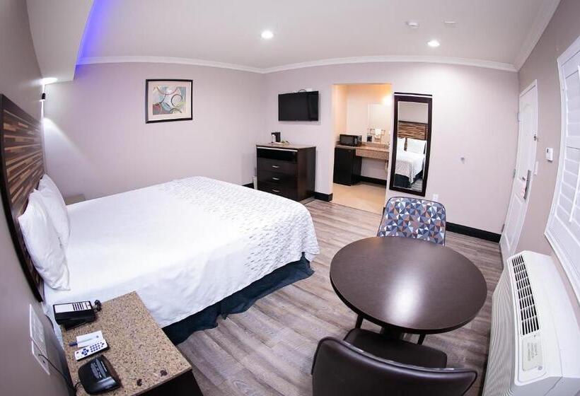 מוטל Diamond Bell Inn & Suites