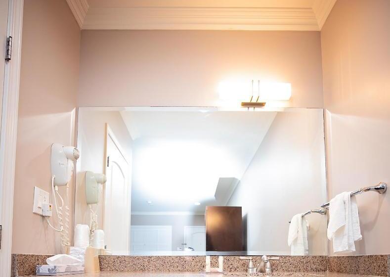 מוטל Diamond Bell Inn & Suites