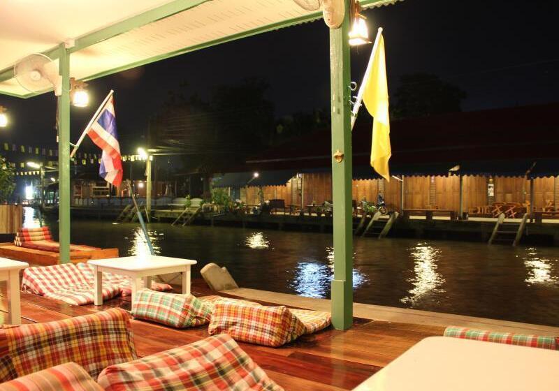 پانسیون Baanrak Amphawa Homestay