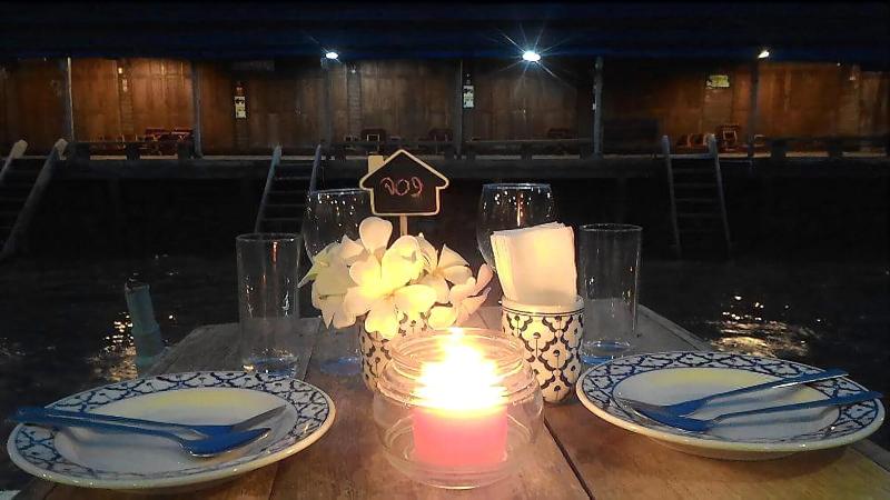 پانسیون Baanrak Amphawa Homestay