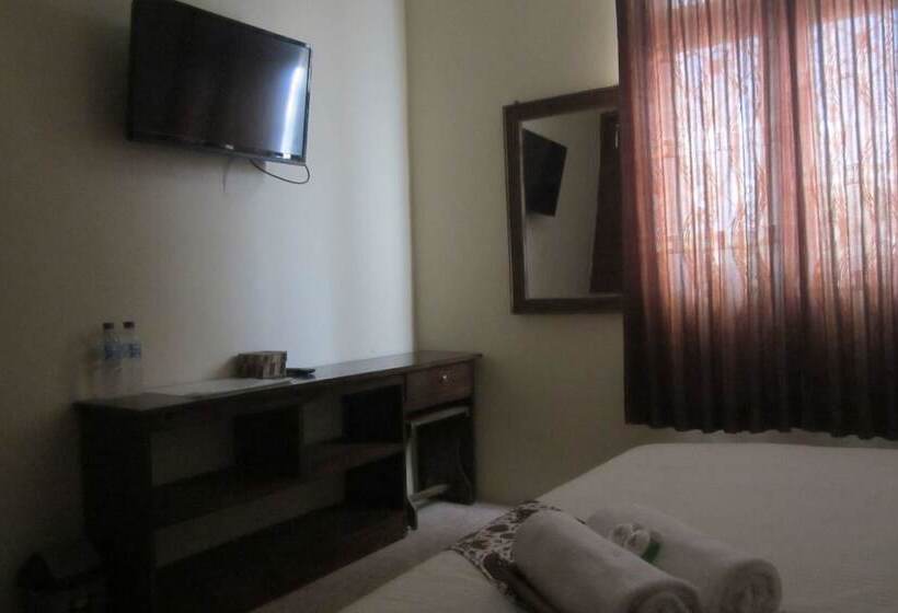 پانسیون Larasati Guest House