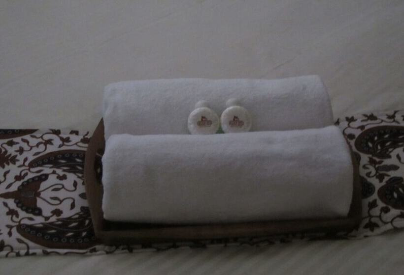 پانسیون Larasati Guest House
