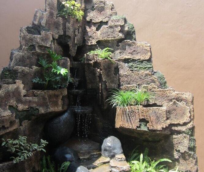 پانسیون Larasati Guest House