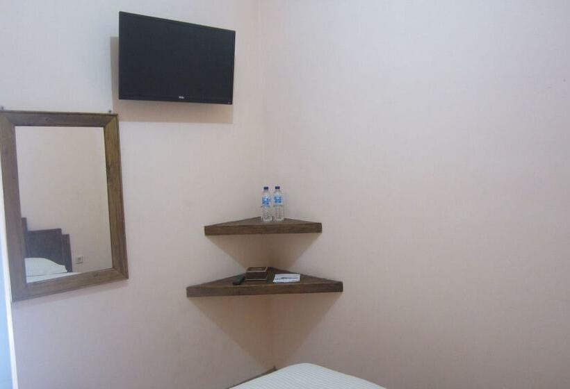 پانسیون Larasati Guest House