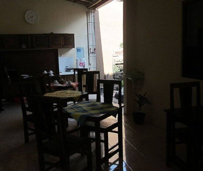 پانسیون Larasati Guest House