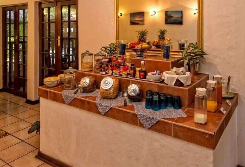 تختخواب و صبحانه La Mer Lodge
