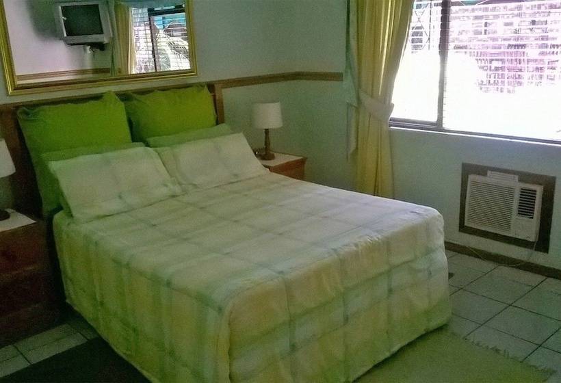 تختخواب و صبحانه La Mer Lodge