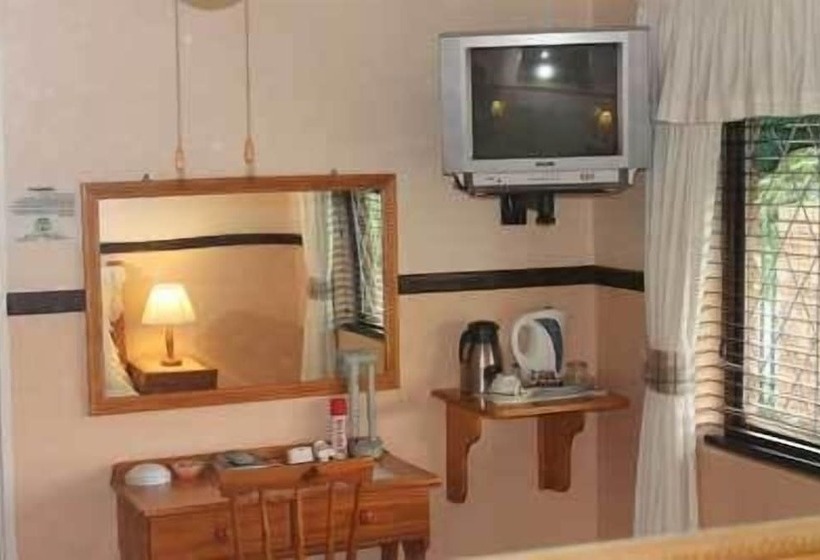 تختخواب و صبحانه La Mer Lodge
