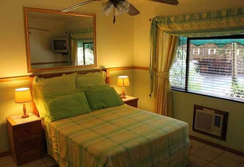 تختخواب و صبحانه La Mer Lodge