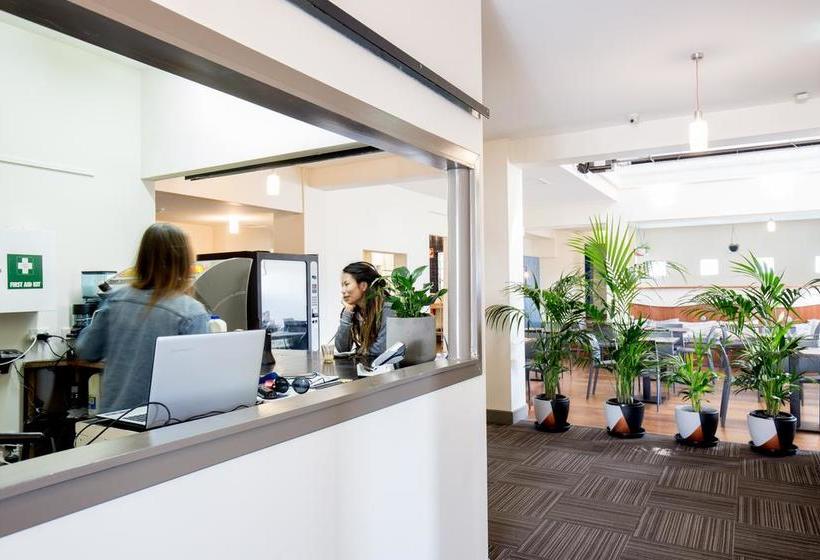 هاستل The Nook Backpackers