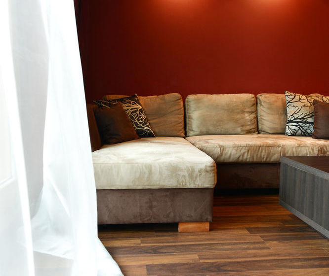 هتل Angel Plaza Apartments Old Town