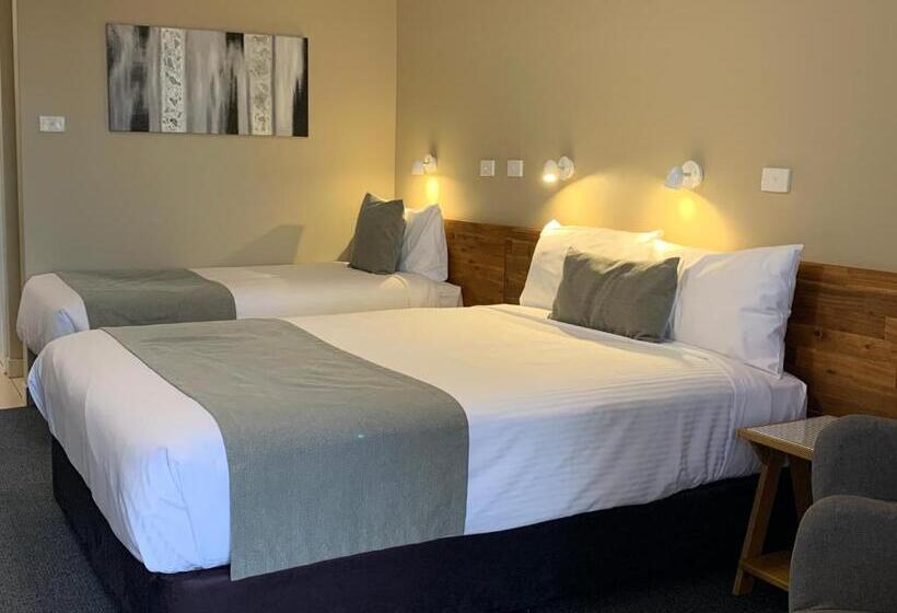 فندق In Town Motor Inn