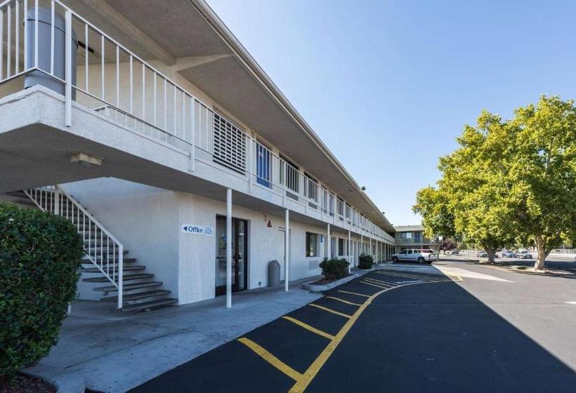 Motel 6reno, Nv  Virginia Plumb
