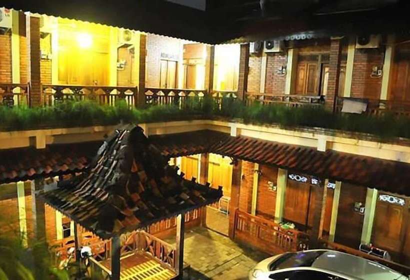 پانسیون Roemah Balewaringin