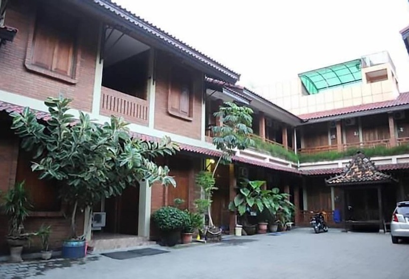 پانسیون Roemah Balewaringin