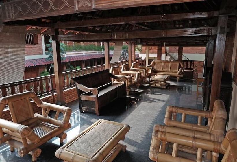 پانسیون Roemah Balewaringin