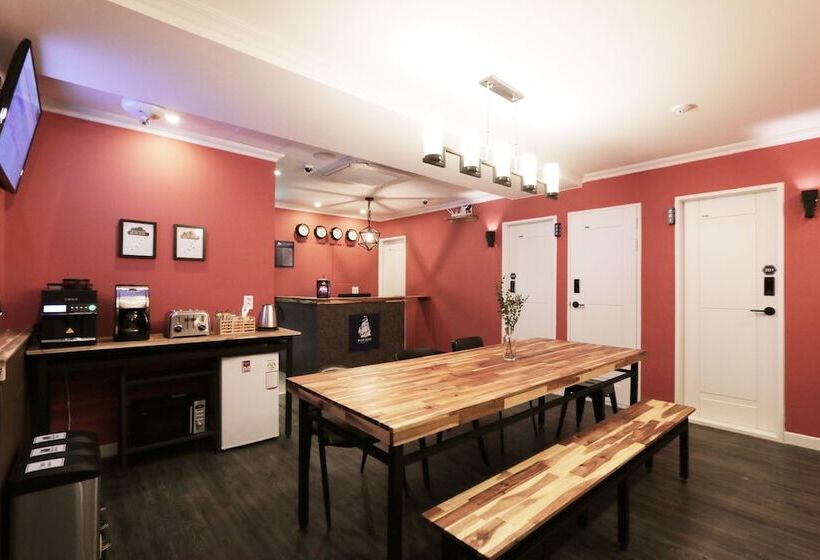 Blueboat Hostel Jeonju