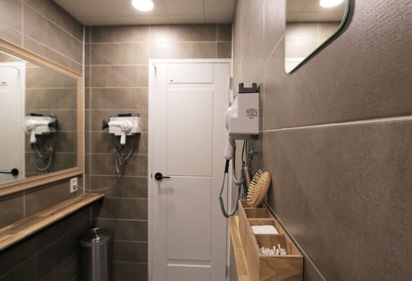 Blueboat Hostel Jeonju