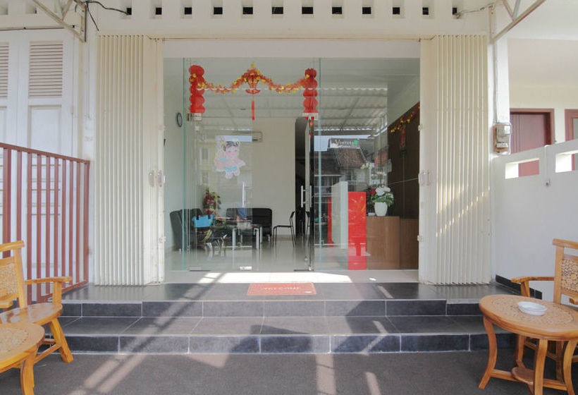Hotel Airy Pecinan Kalikuping Utara 243 Semarang