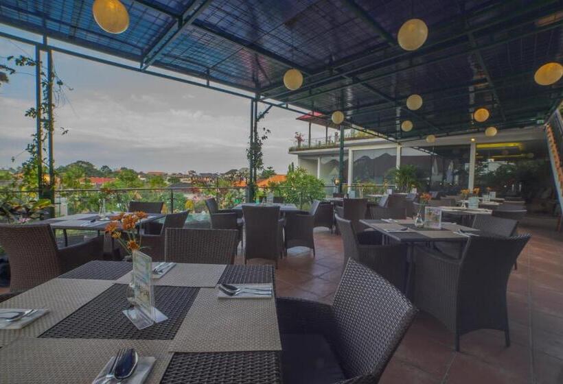 هتل Grand Kesambi Resort And Villas