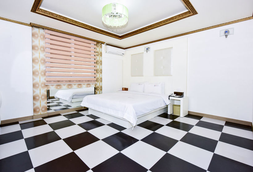 בית מלון כפרי Queen