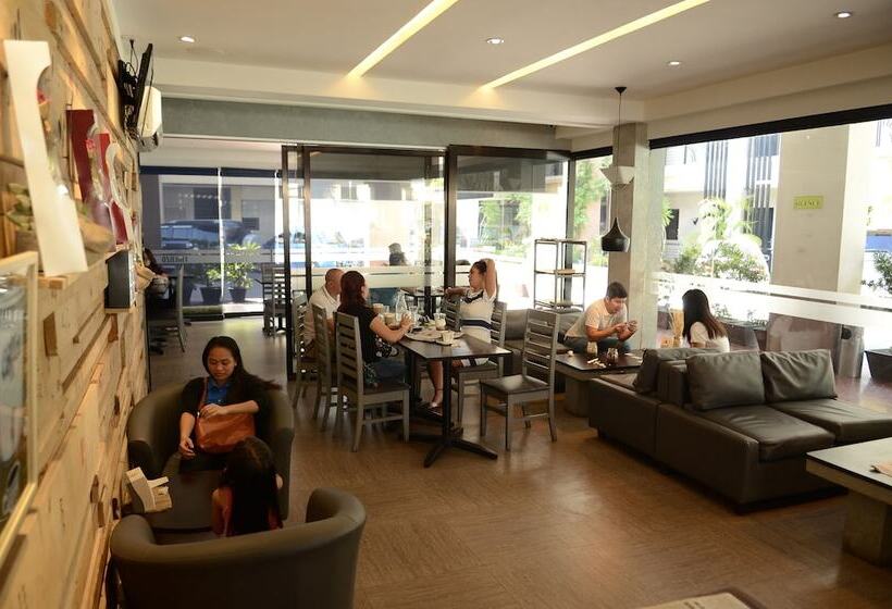 Отель Sun City Suites