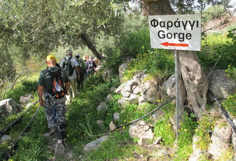 פנסיון Philoxenia Rooms