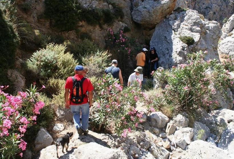 פנסיון Philoxenia Rooms