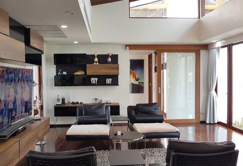 Pranaluxe Pool Villa Holiday Home