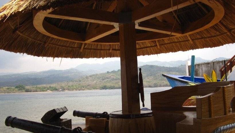 تختخواب و صبحانه Larantuka Beach Apartments