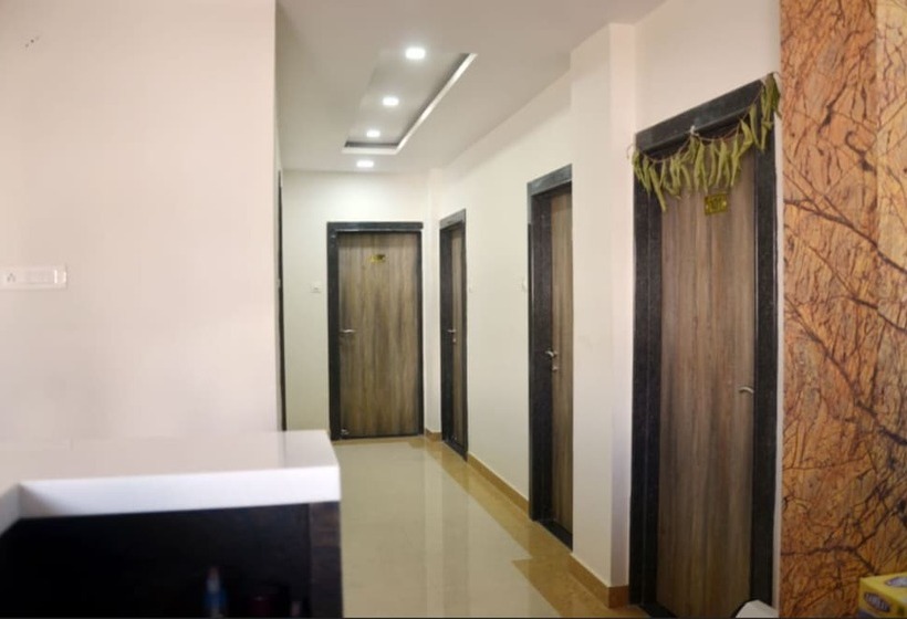 בית מלון כפרי Goroomgo Galaxy Palace Bareli