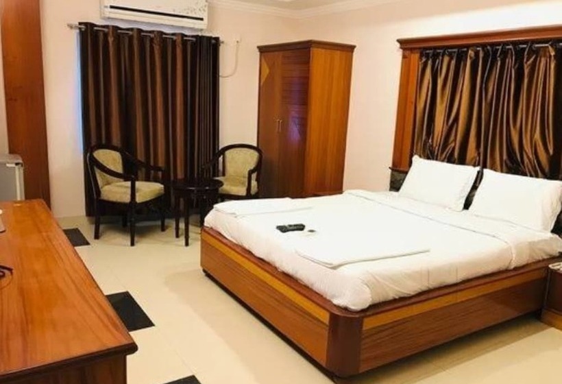 Отель Goroomgo Galaxy Palace Bareli
