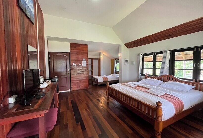 酒店 The Chevalley Beach Resort