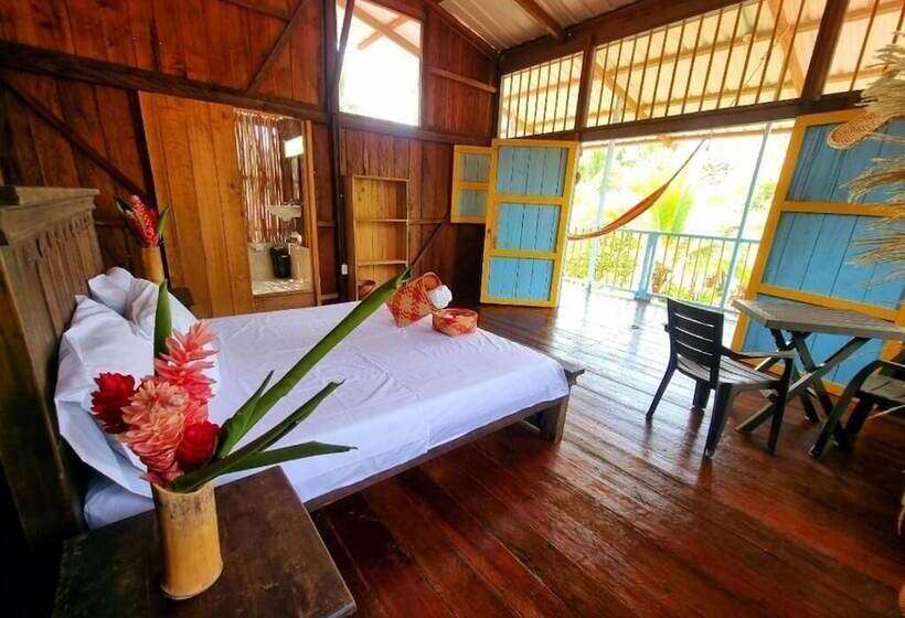 هتل Tortuga Bay Eco