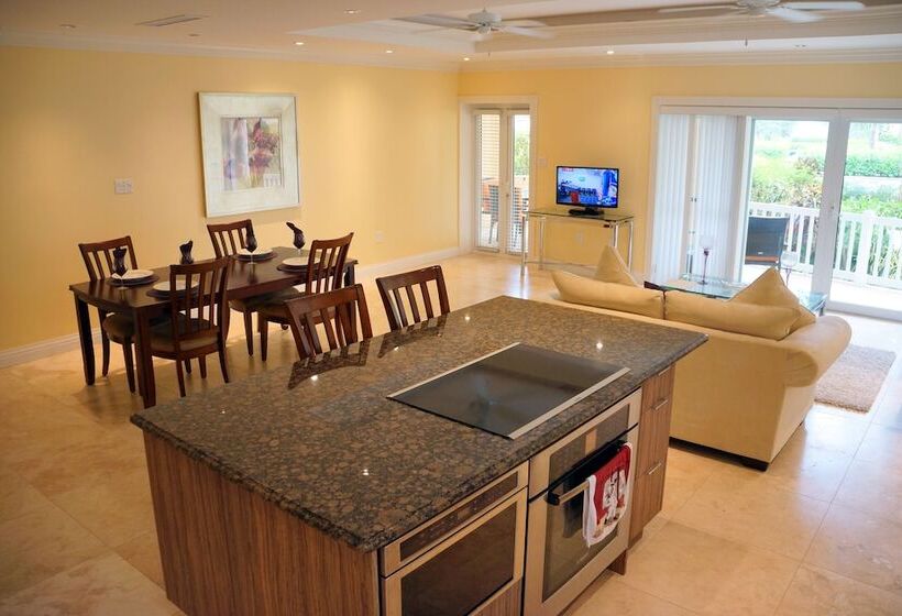 هتل The Hamilton Beach Villas & Spa