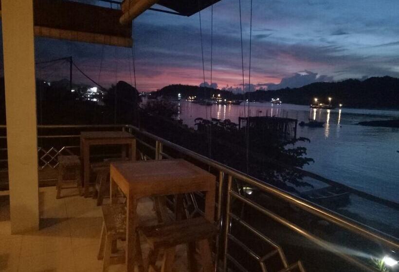 Bajo Sunset Hostel